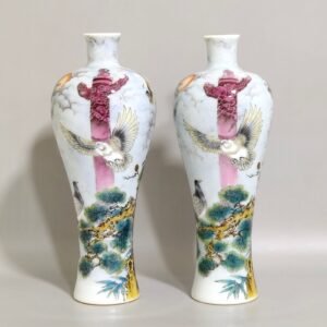 Qing Dynasty Yongzheng peace dove pine tree pattern plum vase