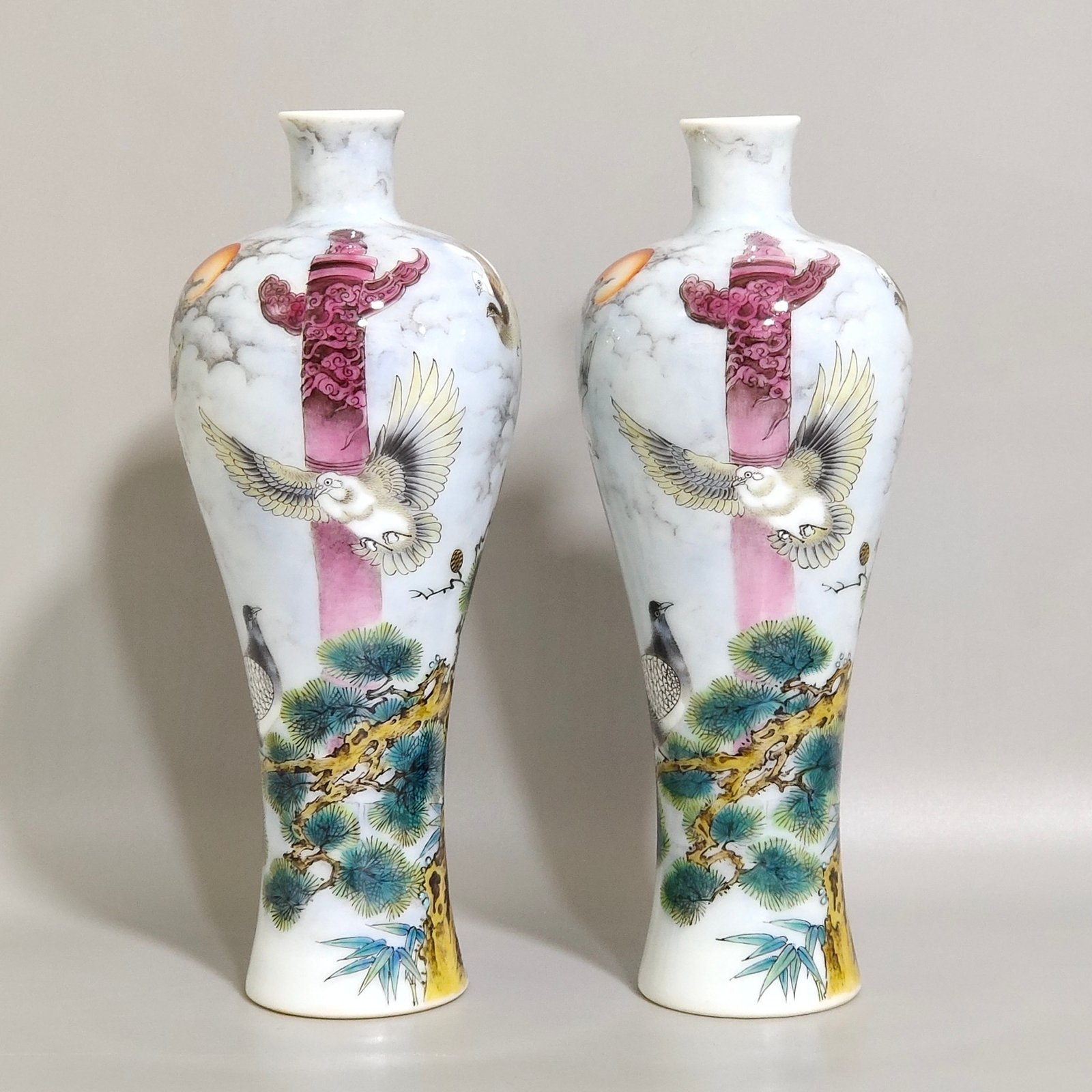 Qing Dynasty Yongzheng peace dove pine tree pattern plum vase