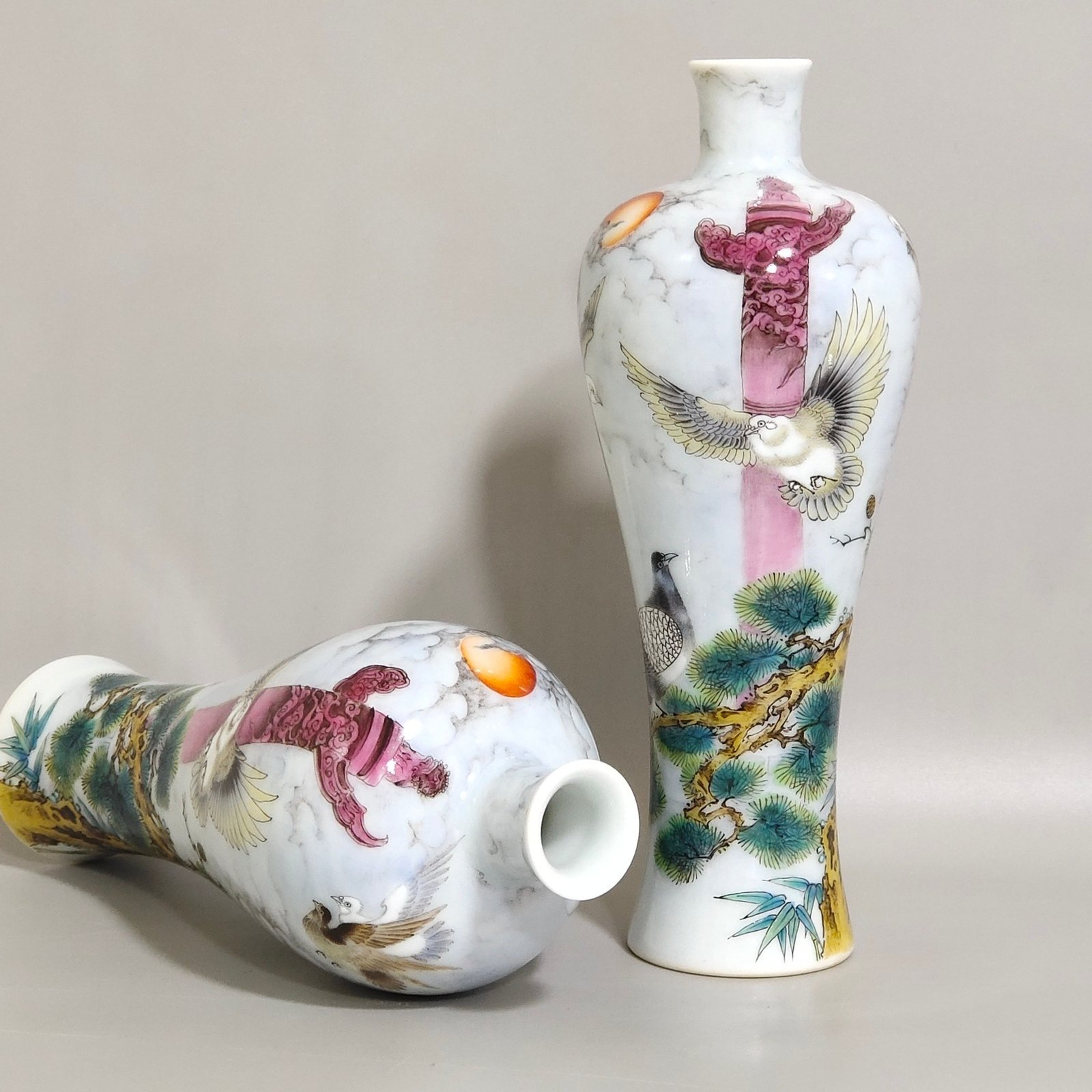Qing Dynasty Yongzheng peace dove pine tree pattern plum vase