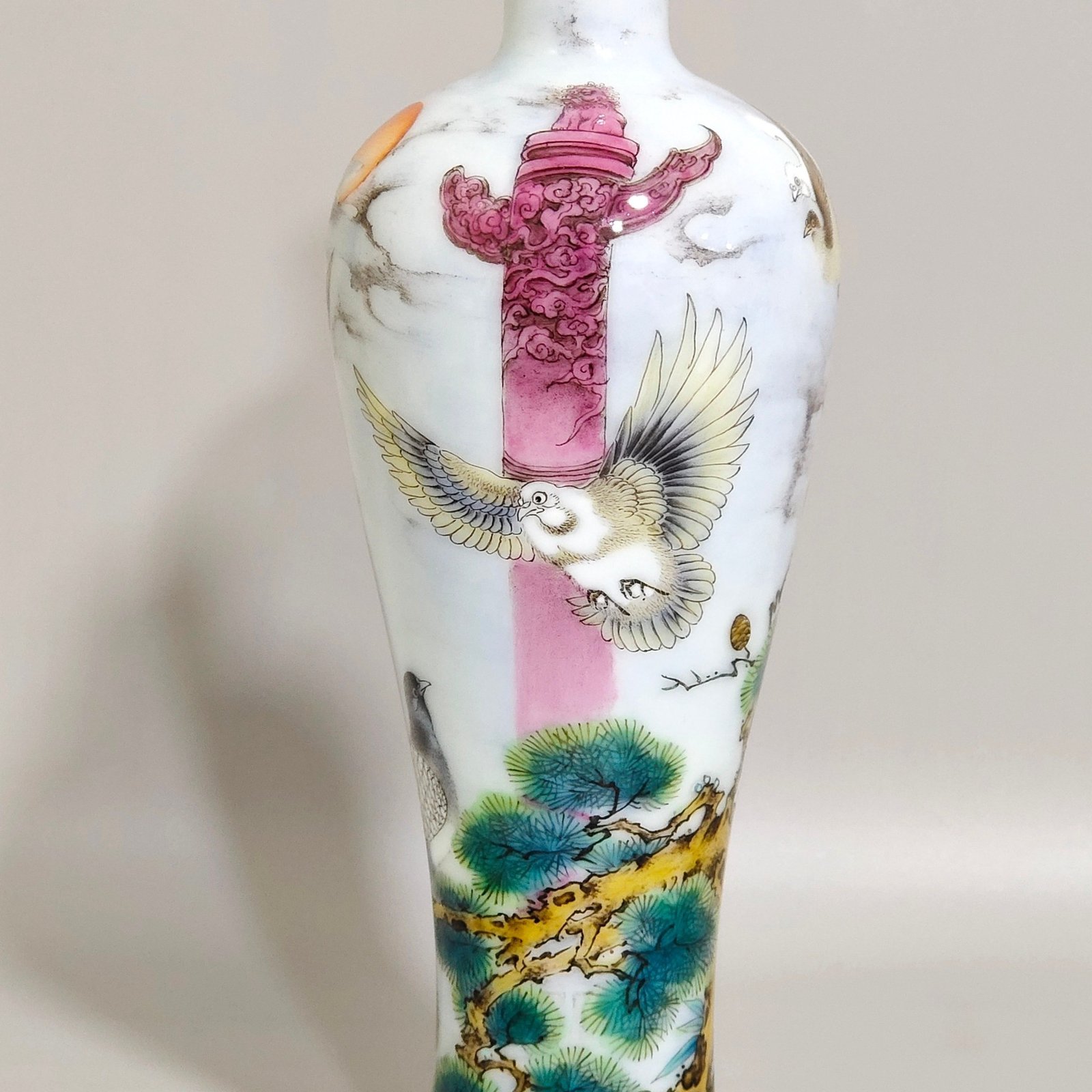 Qing Dynasty Yongzheng peace dove pine tree pattern plum vase
