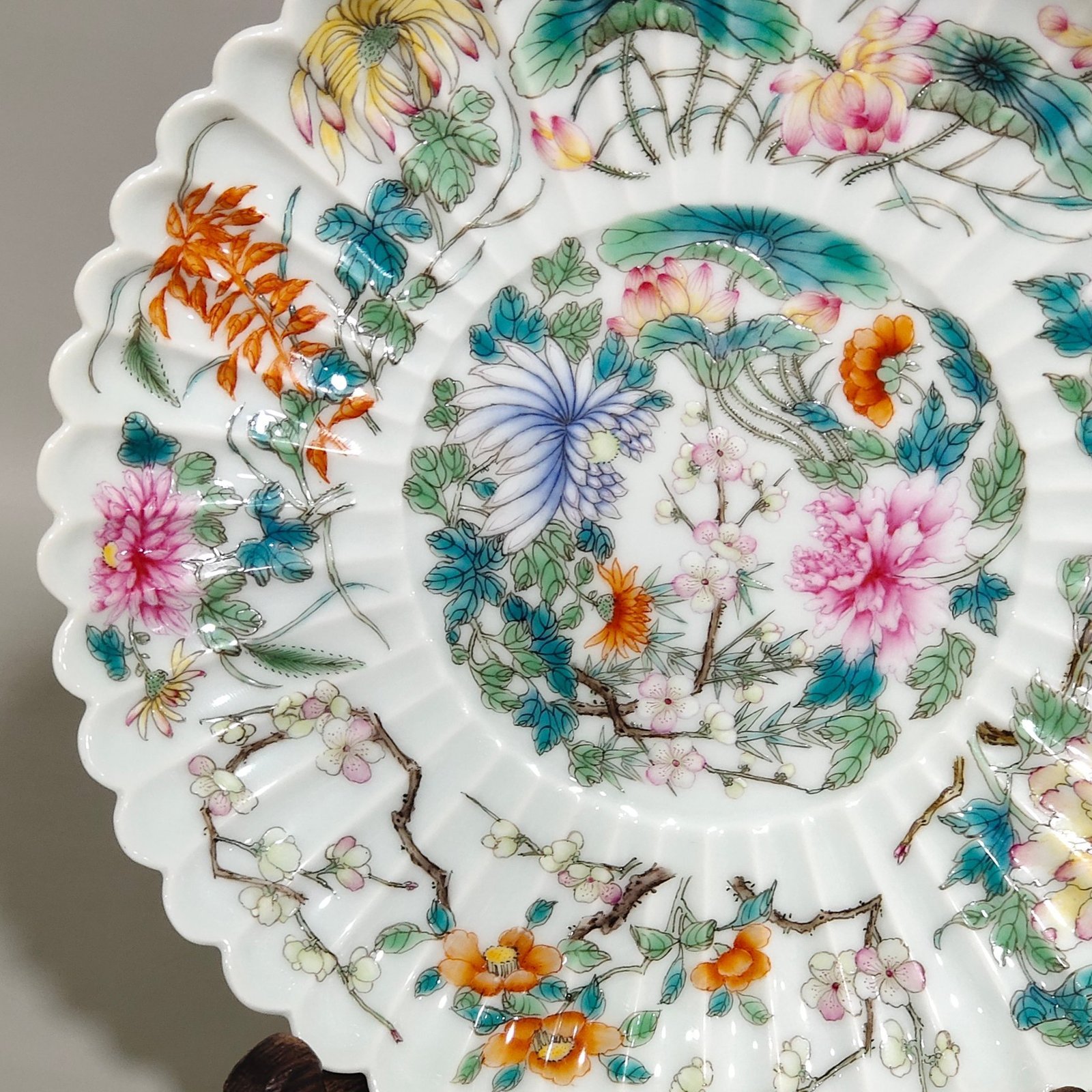 Qing Dynasty Yongzheng four seasons flower melon platter