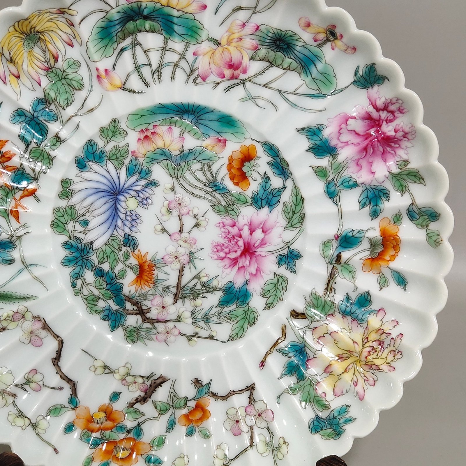 Qing Dynasty Yongzheng four seasons flower melon platter