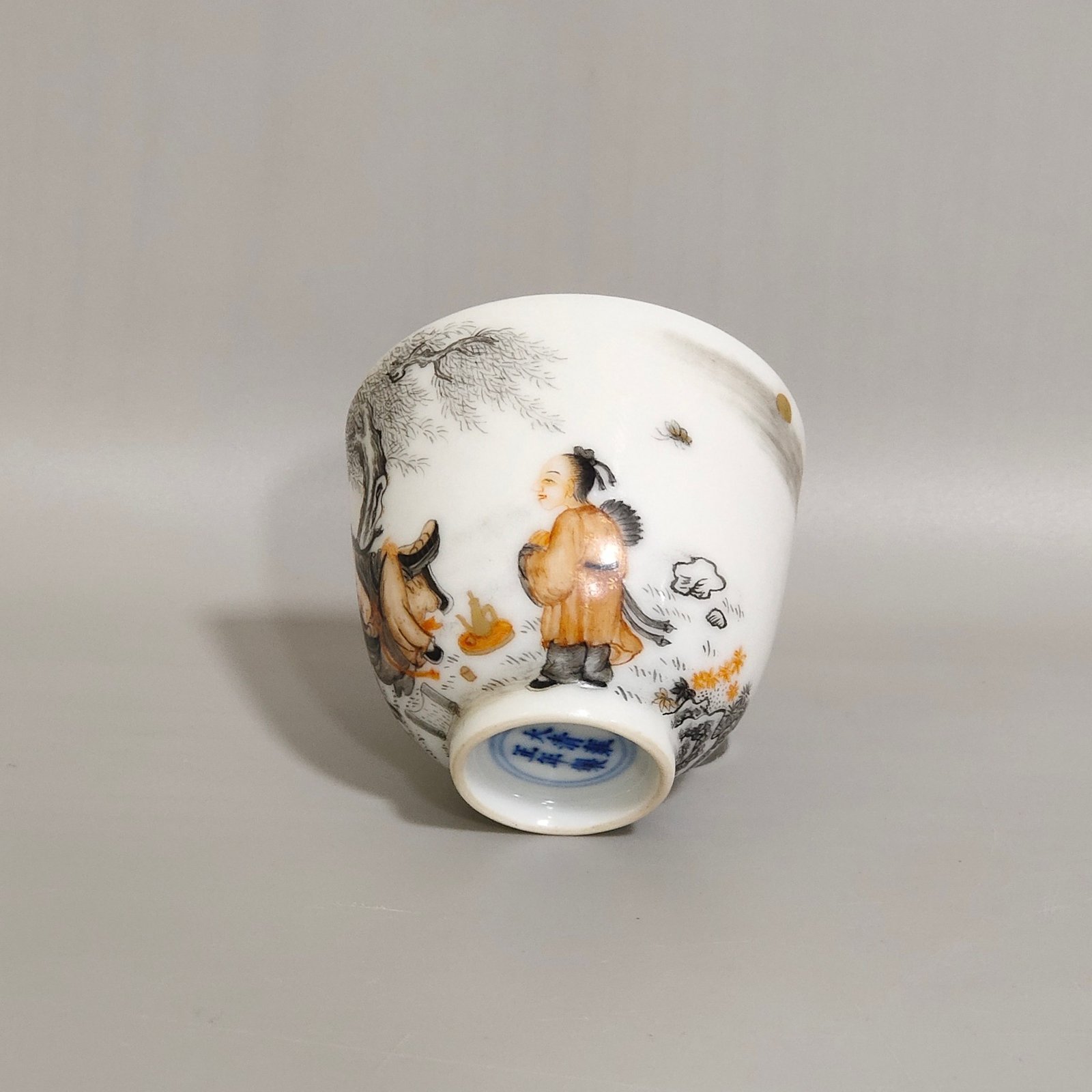 Qing Dynasty Yongzheng ink color character story cup