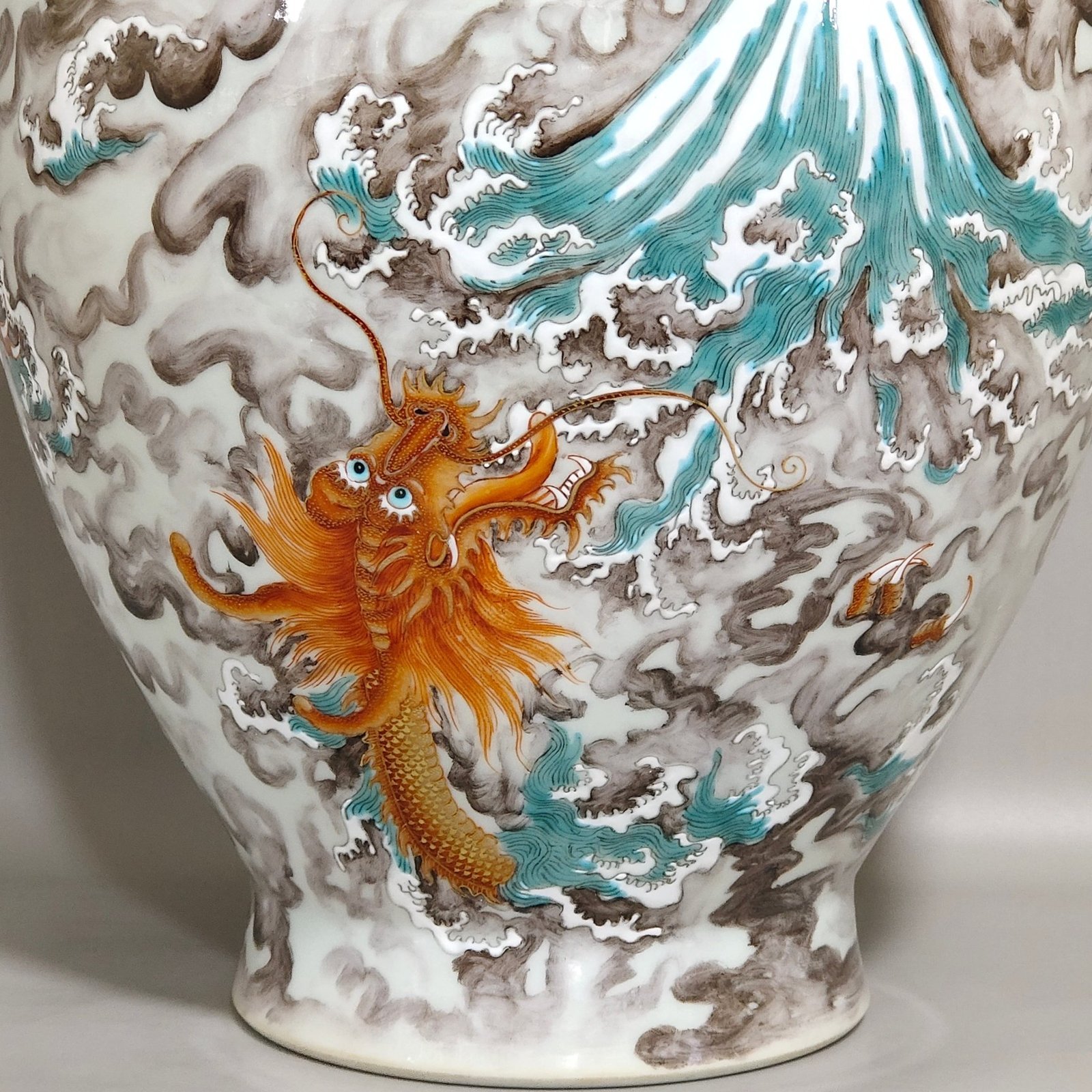 Qing Dynasty Yongzheng ink and color Canglong Jiaozi vase