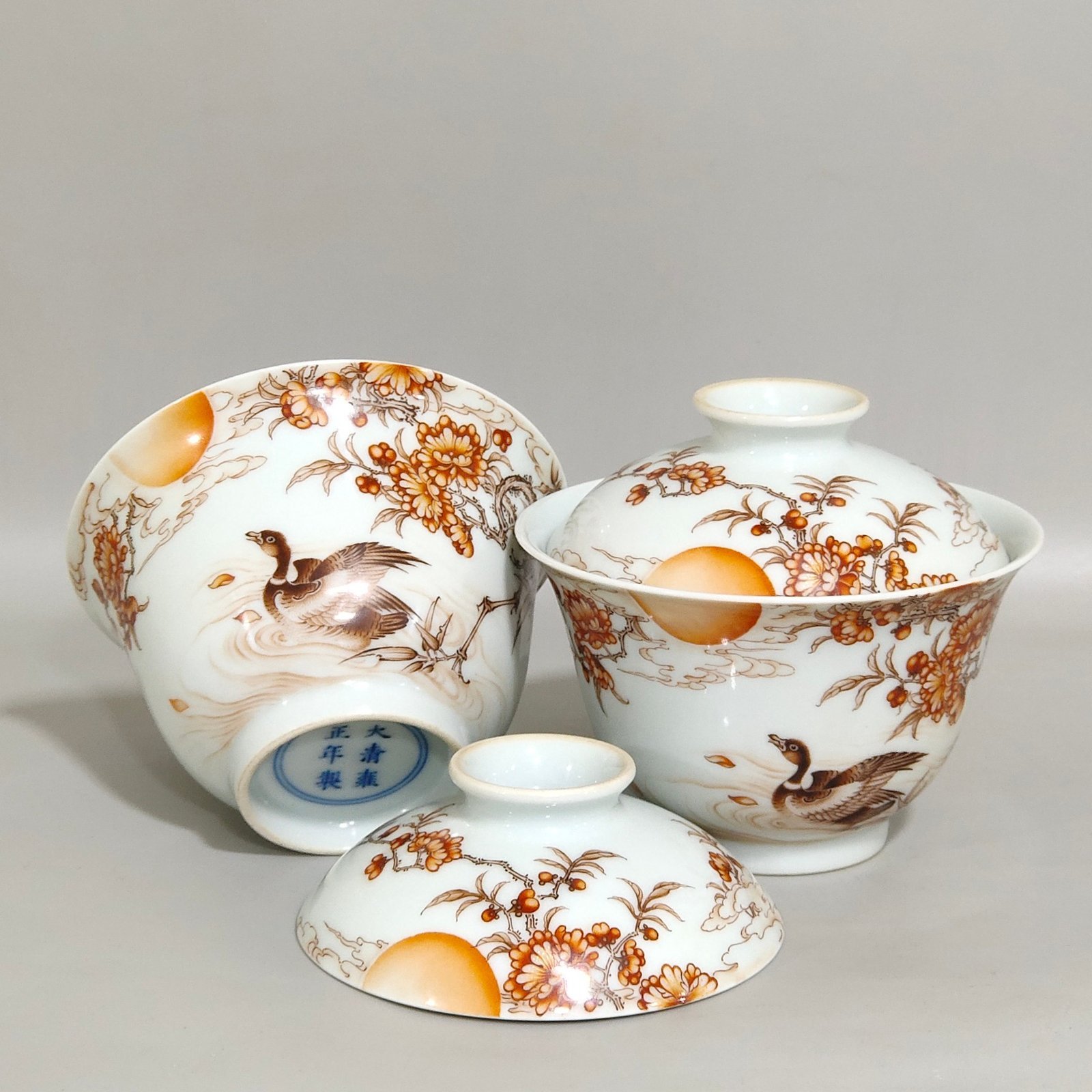 Qing Dynasty Yongzheng ink color wild duck picture and poem covered bowl