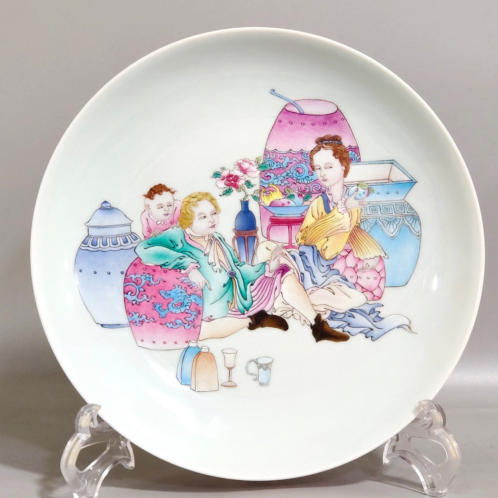 Qing Dynasty Yongzheng Western figure dish with rouge red glaze on the outside and foreign color