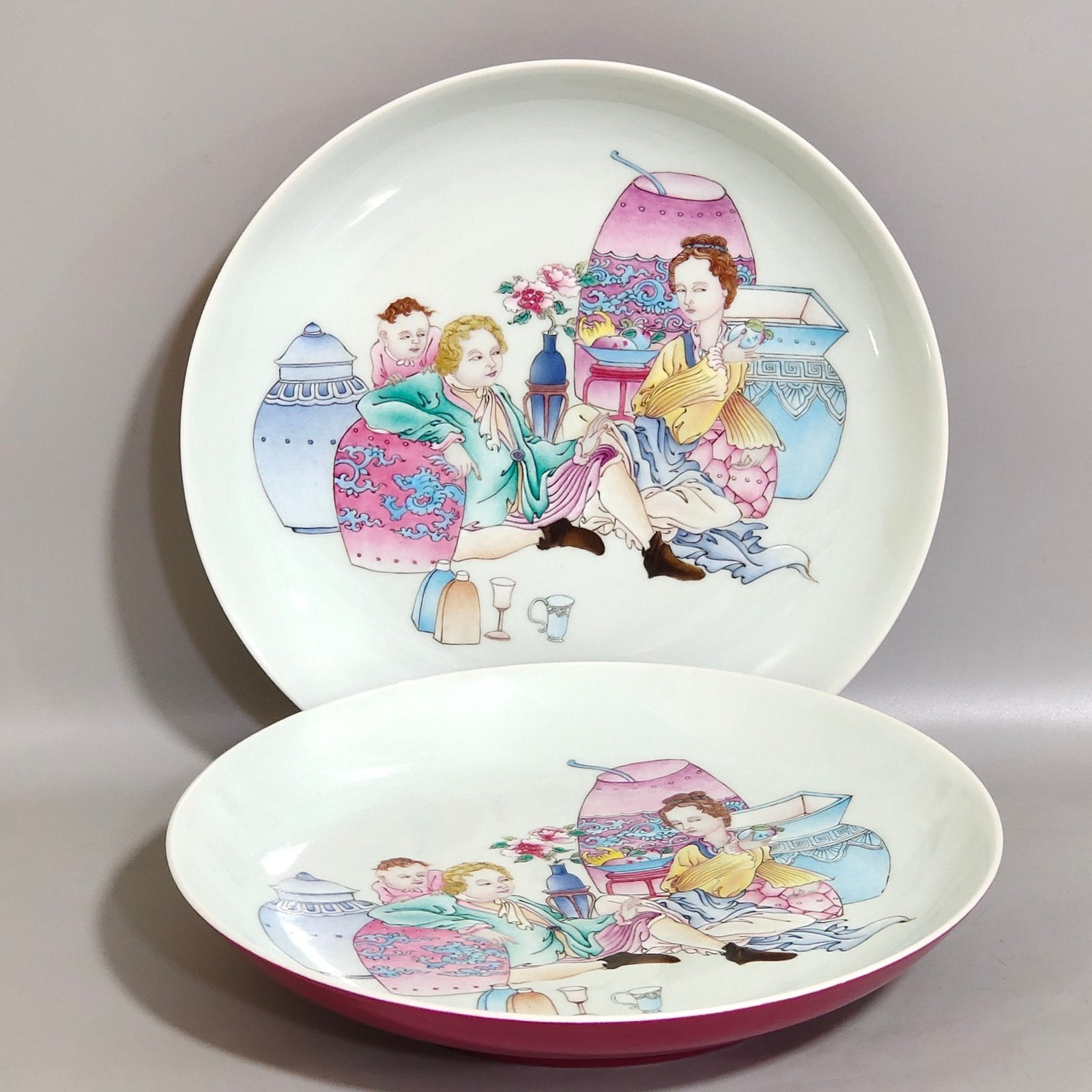 Qing Dynasty Yongzheng Western figure dish with rouge red glaze on the outside and foreign color