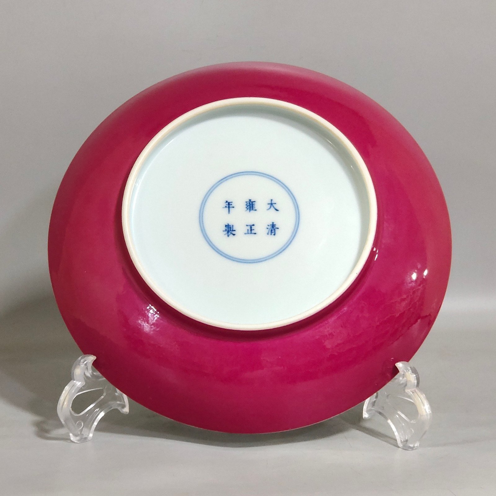 Qing Dynasty Yongzheng Western figure dish with rouge red glaze on the outside and foreign color