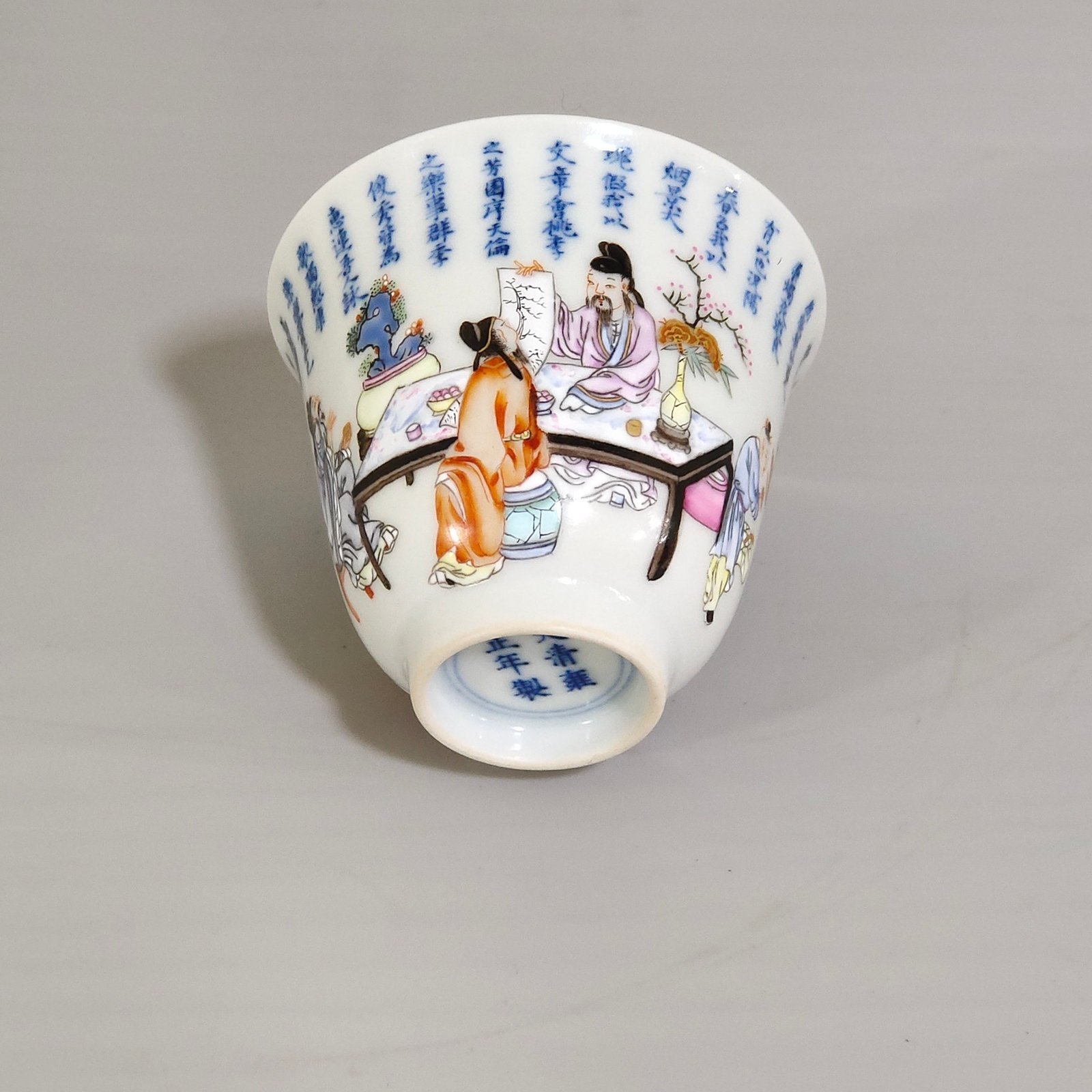 Qing Dynasty Yongzheng night banquet picture and poem cup
