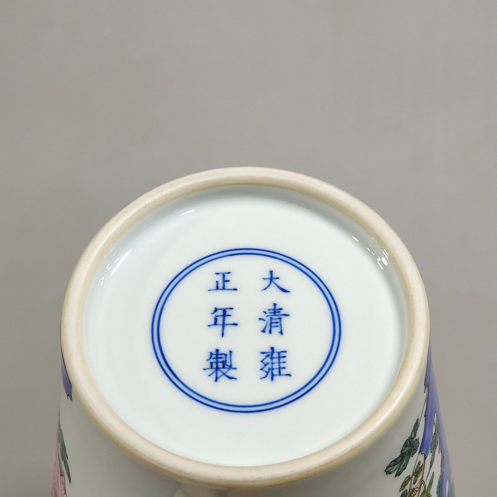 Qing Dynasty Yongzheng A Guanyin vase