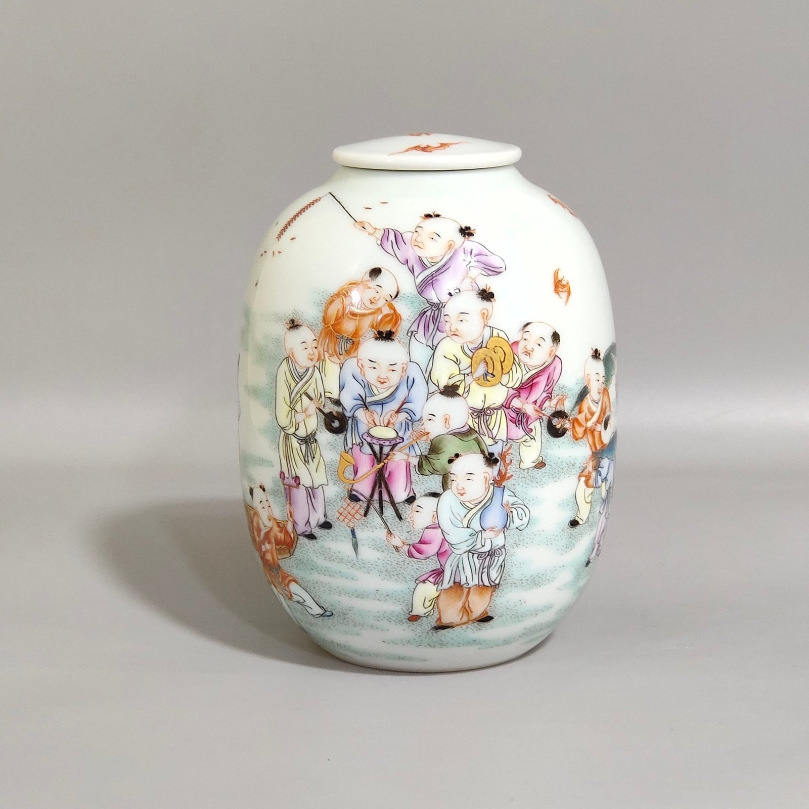 Qing Dynasty Yongzheng infant play tea can