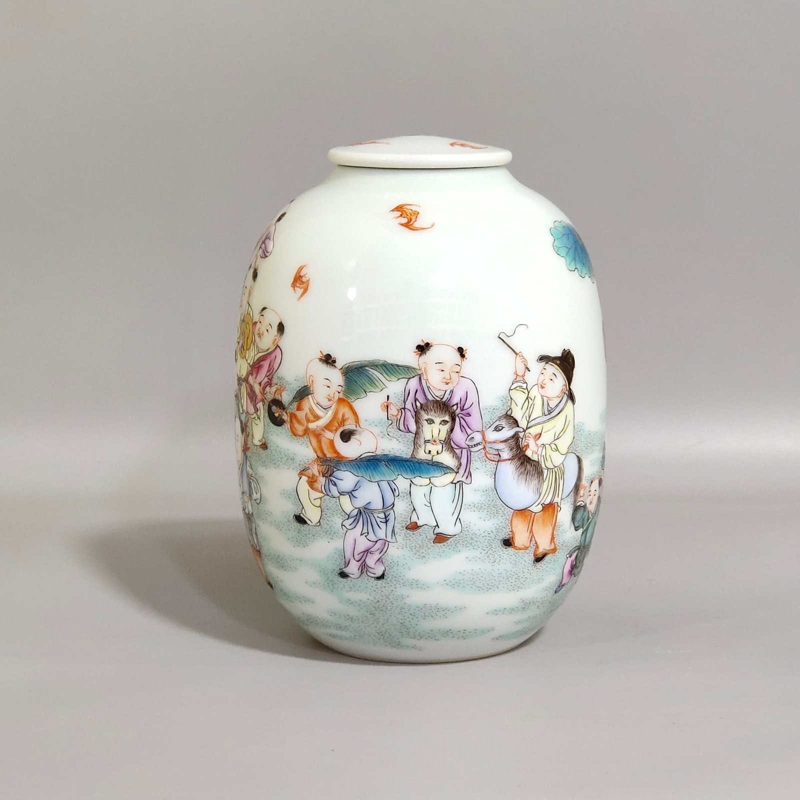 Qing Dynasty Yongzheng infant play tea can