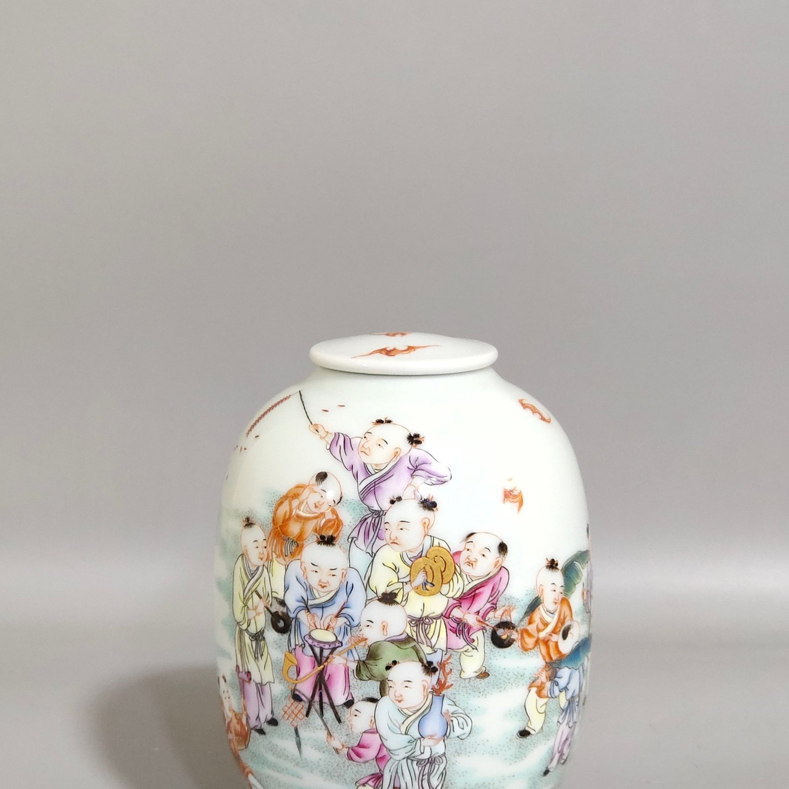 Qing Dynasty Yongzheng infant play tea can