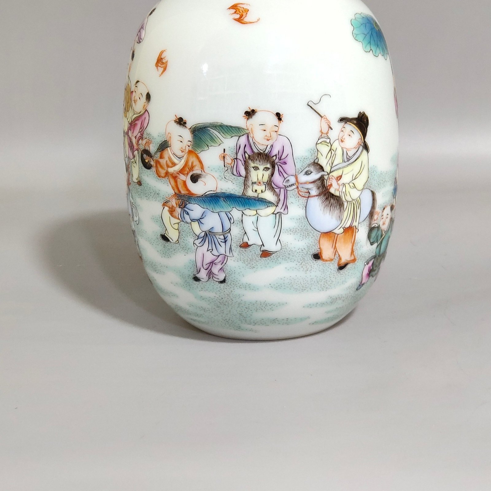 Qing Dynasty Yongzheng infant play tea can