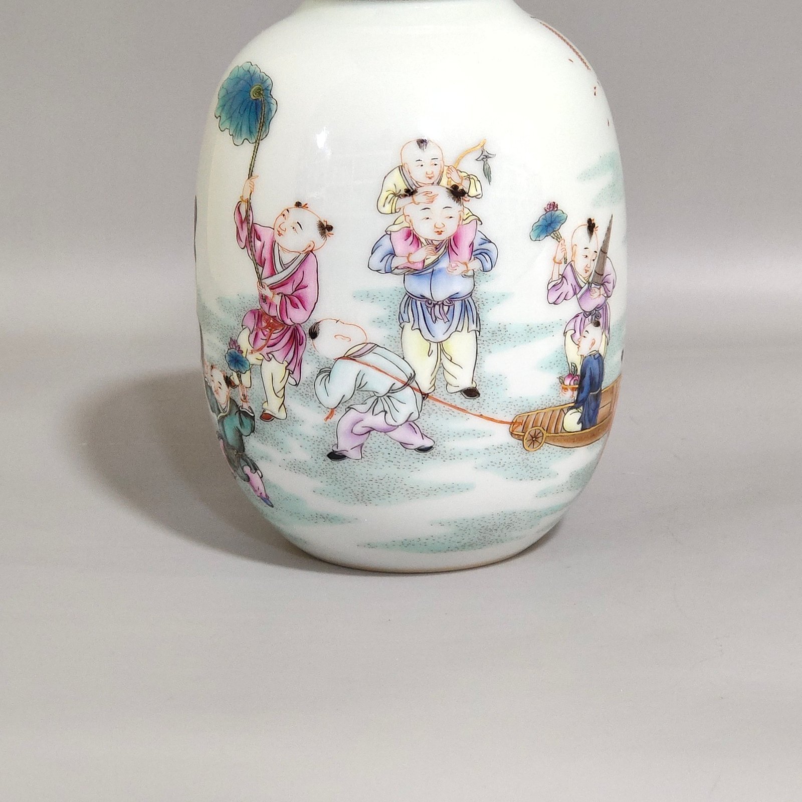Qing Dynasty Yongzheng infant play tea can