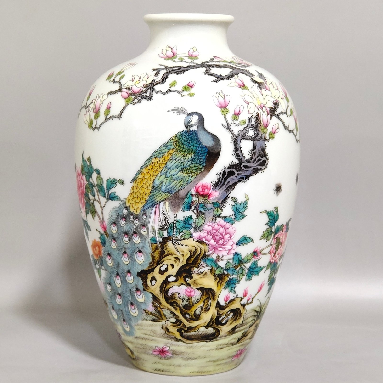 Qing Dynasty Yongzheng peacock poem plum vase