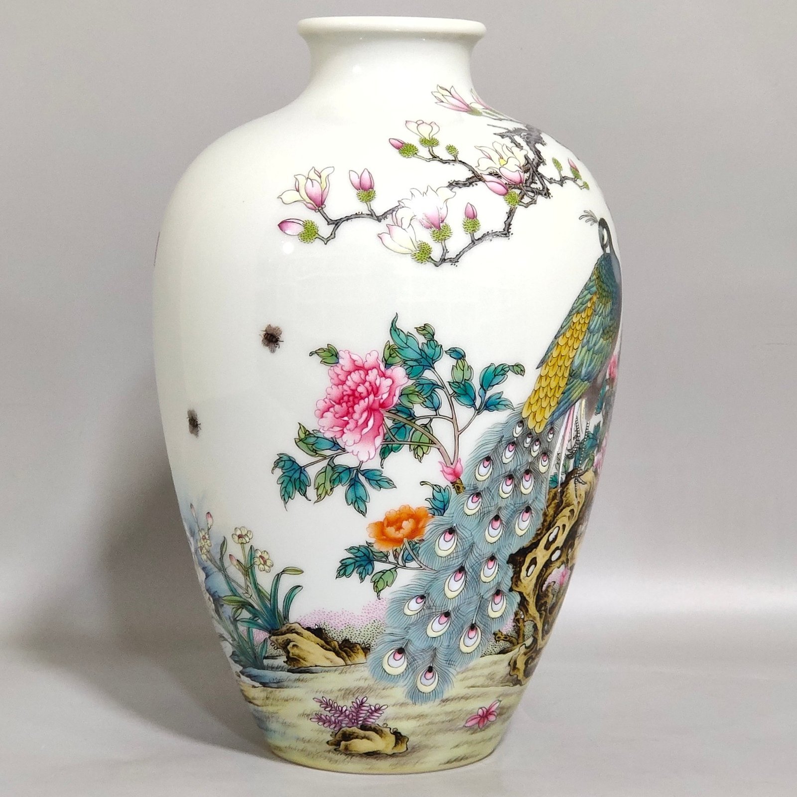 Qing Dynasty Yongzheng peacock poem plum vase