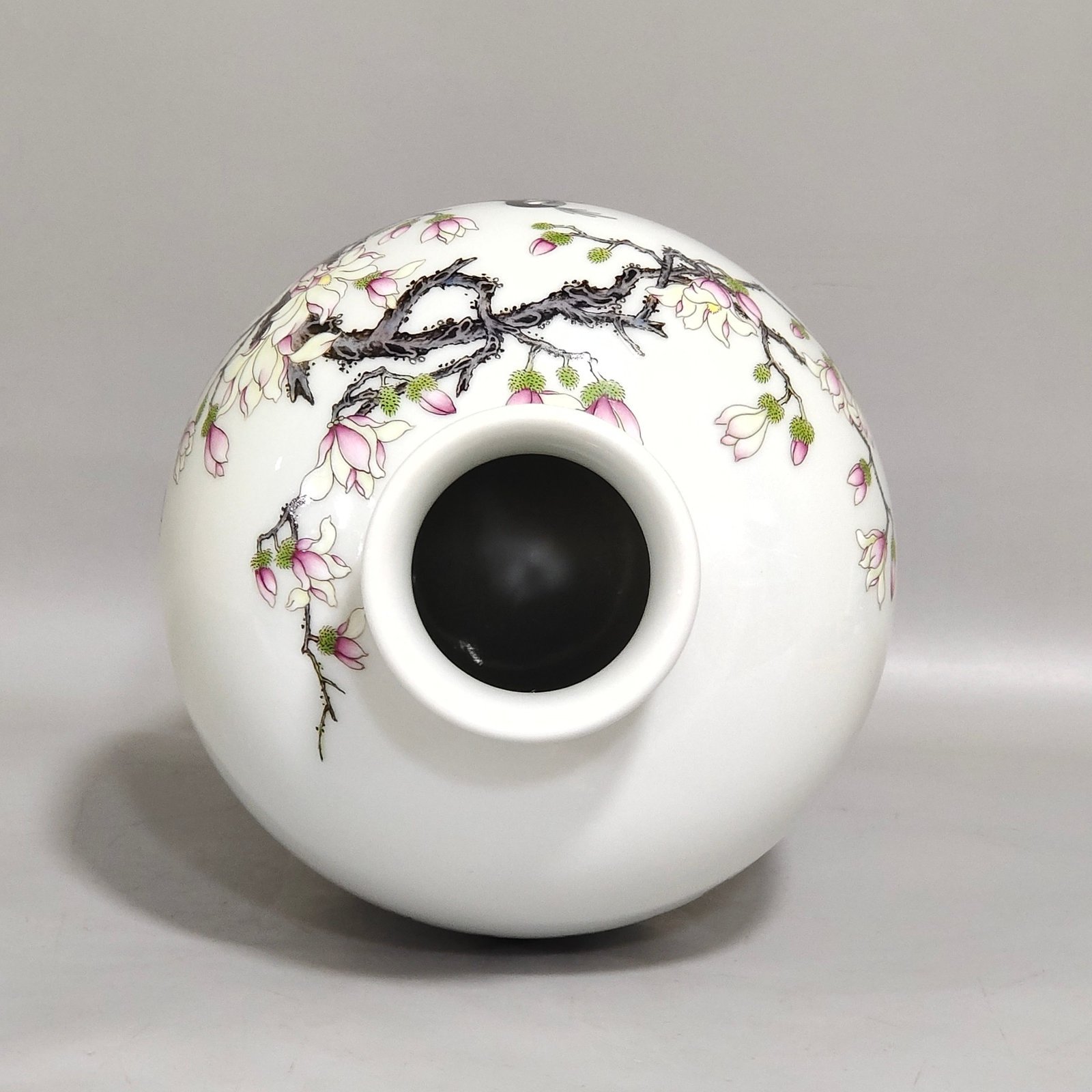 Qing Dynasty Yongzheng peacock poem plum vase