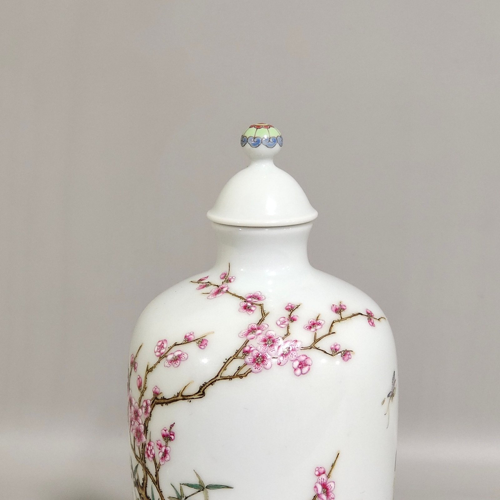 Qing Dynasty Yongzheng Famille Rose Porcelain jar