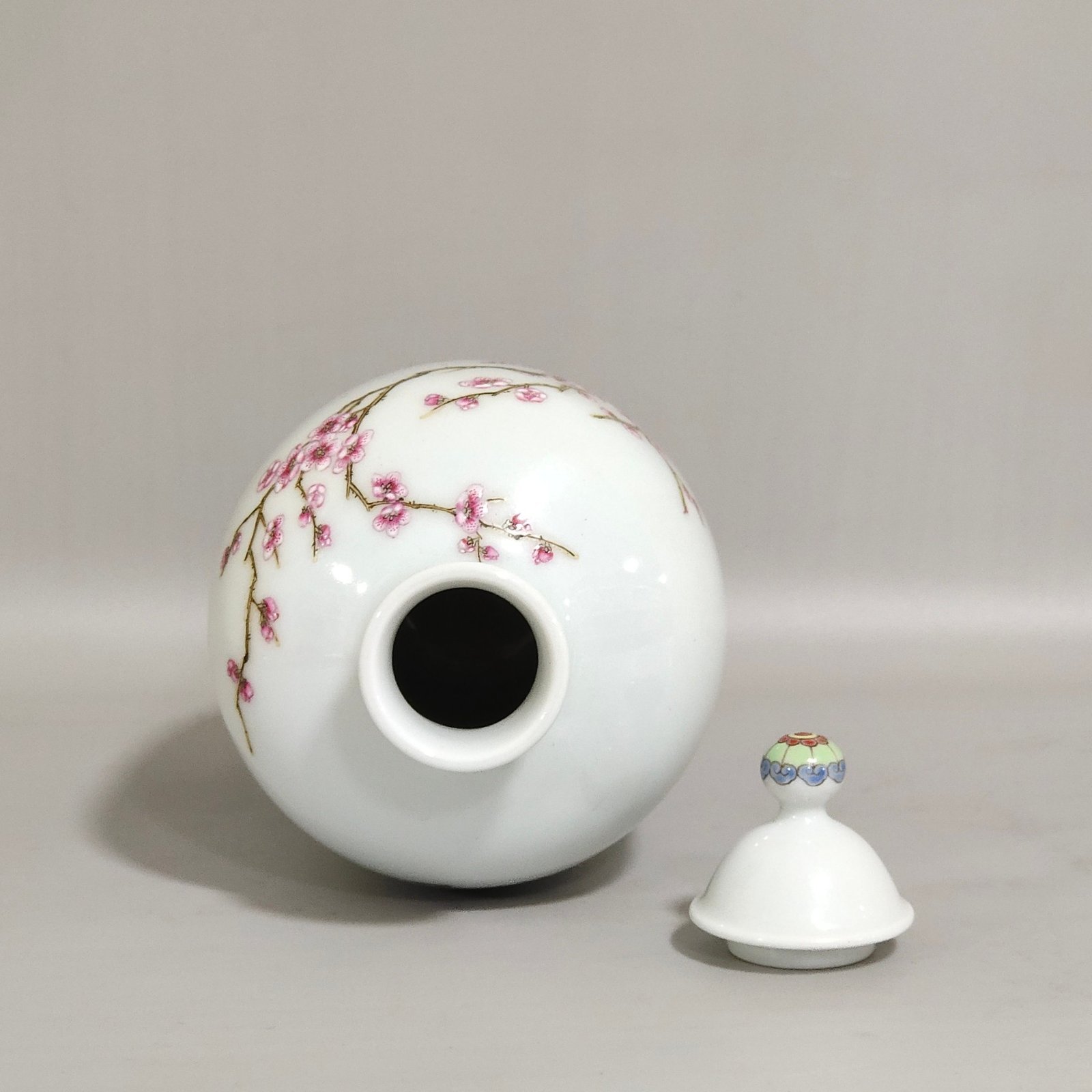 Qing Dynasty Yongzheng Famille Rose Porcelain jar