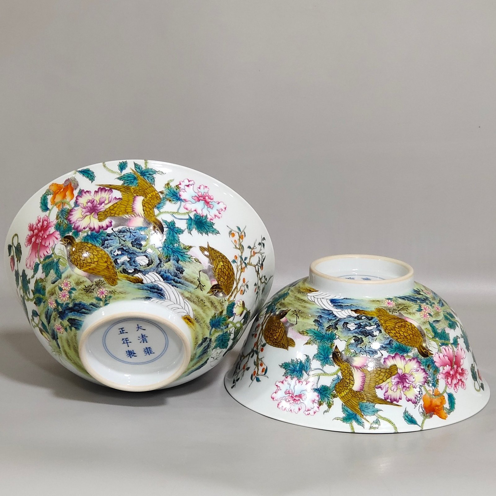 Qing Dynasty Yongzheng lived and worked in peace and contentment poems on the bowl