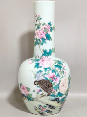 Qing Dynasty Yongzheng A long necked bottle peace and contentment