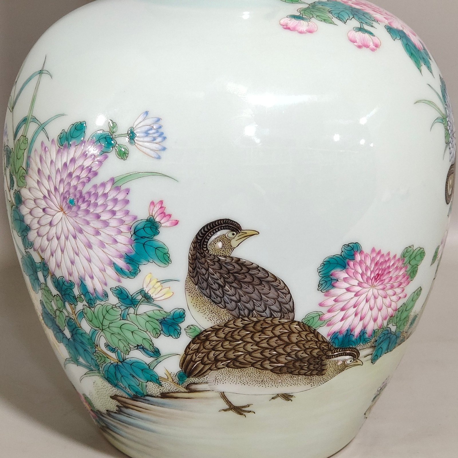 Qing Dynasty Yongzheng A long necked bottle peace and contentment