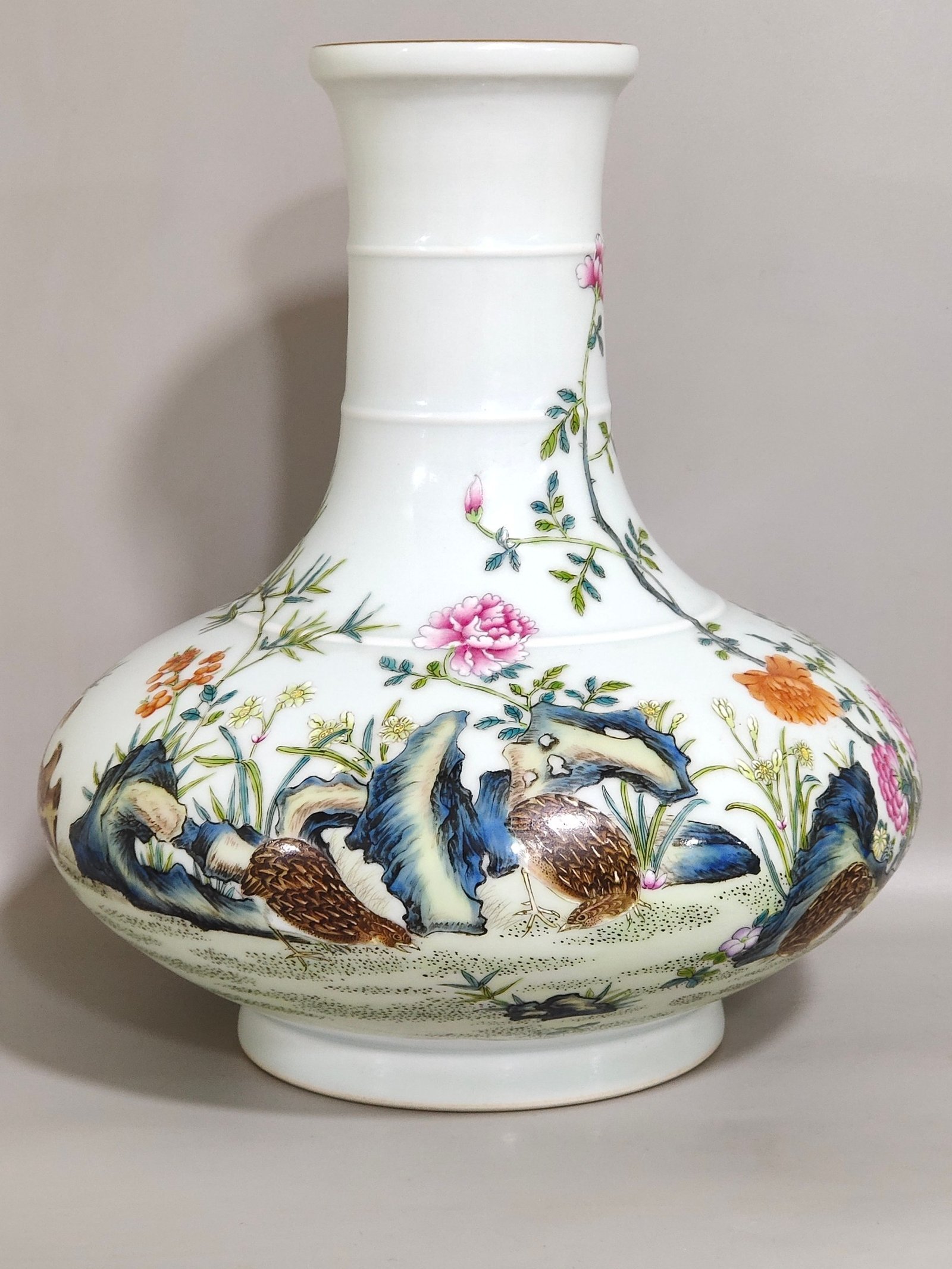 Qing Dynasty Yongzheng A flat bellied vase with poems about living and working in peace