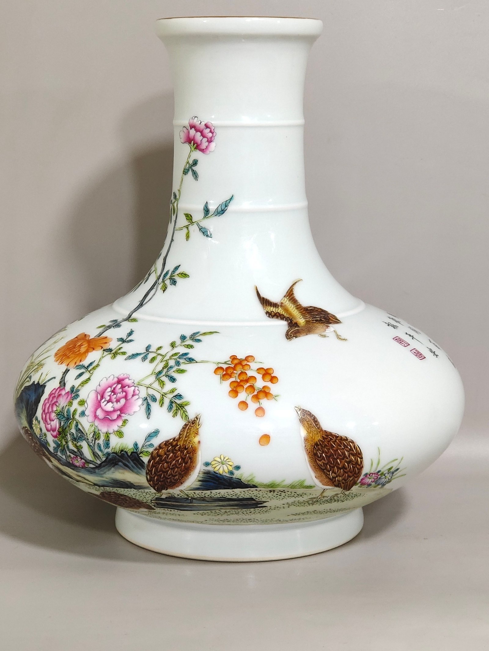 Qing Dynasty Yongzheng A flat bellied vase with poems about living and working in peace