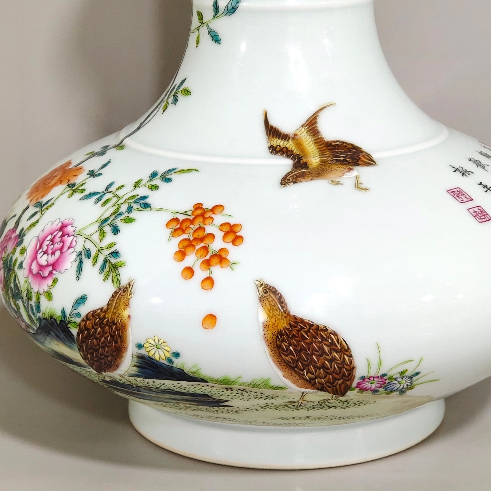 Qing Dynasty Yongzheng A flat bellied vase with poems about living and working in peace