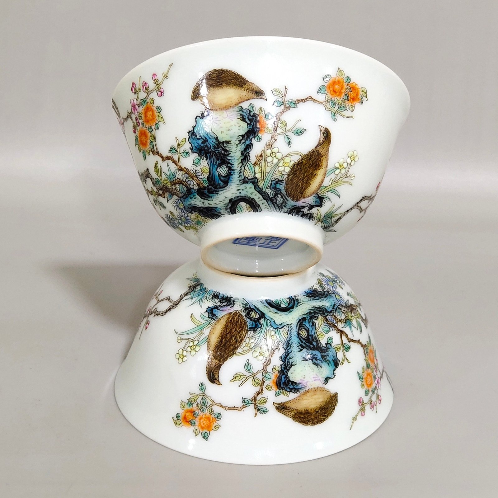 Qing Dynasty Yongzheng’s cup inscribed with poems about living and working in peace