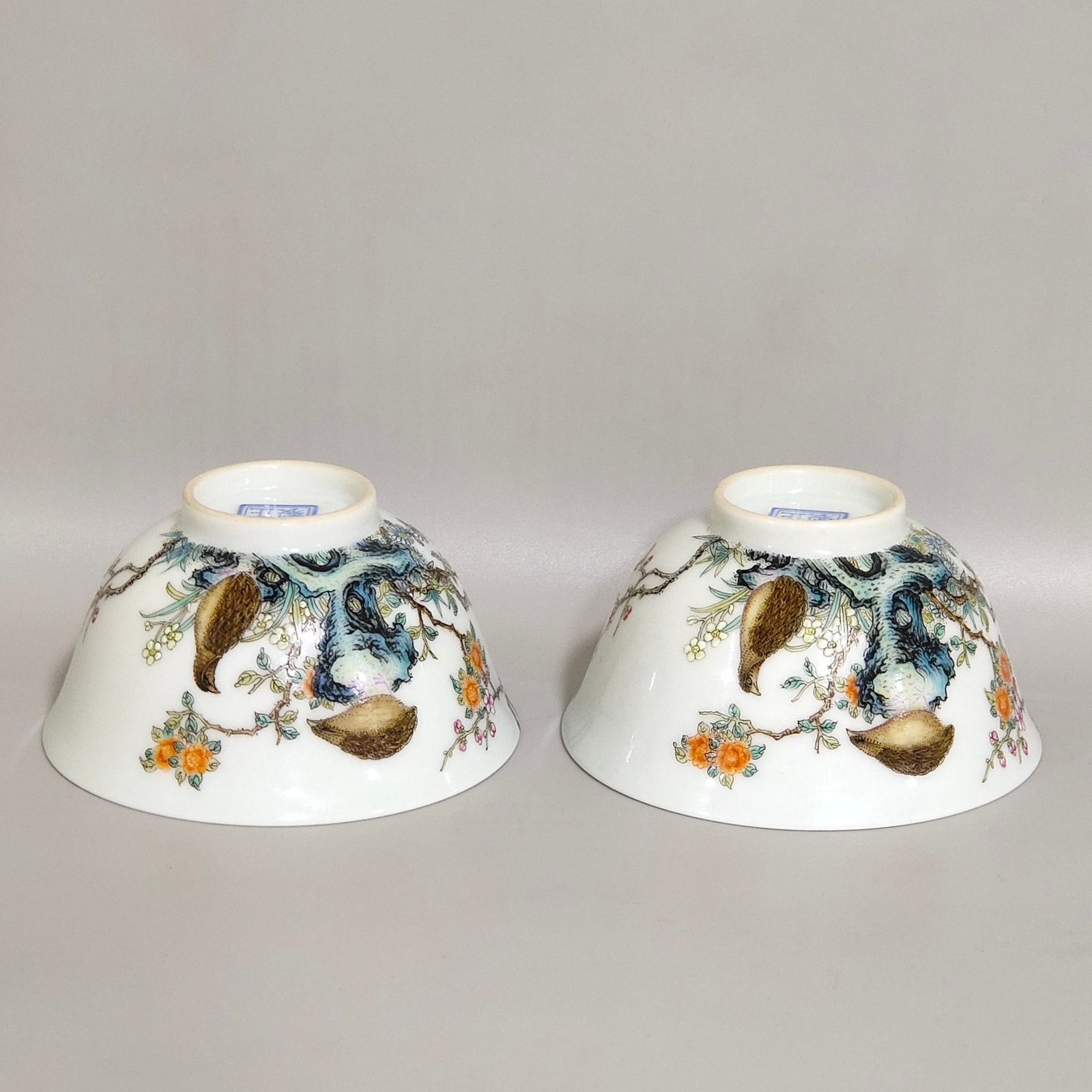 Qing Dynasty Yongzheng’s cup inscribed with poems about living and working in peace