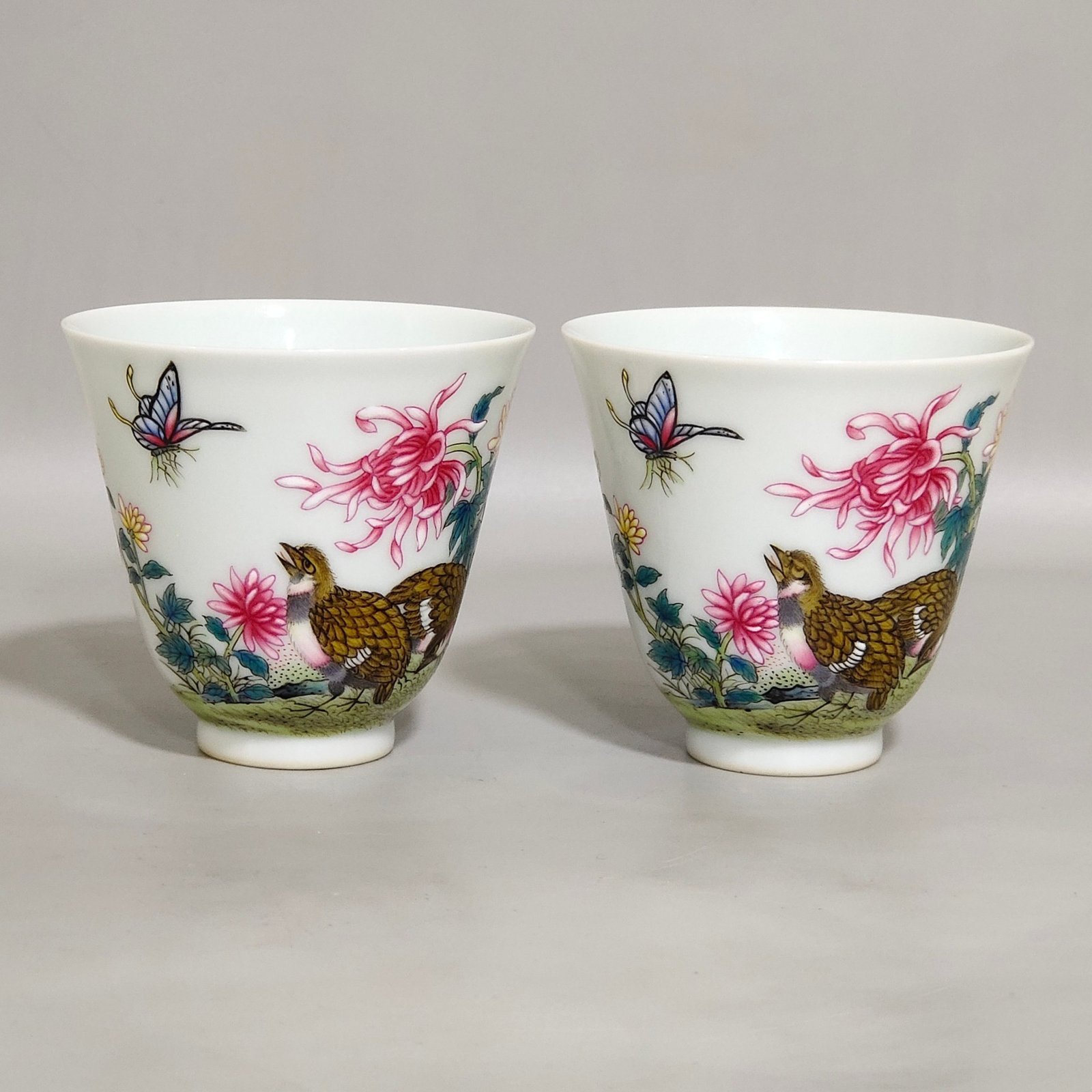 Qing Dynasty Yongzheng’s cup inscribed with poems about living and working in peace