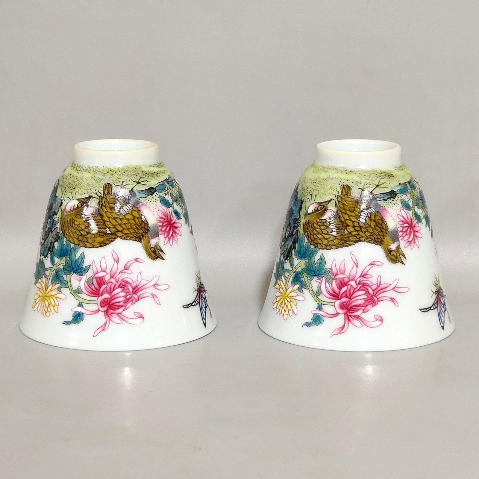 Qing Dynasty Yongzheng’s cup inscribed with poems about living and working in peace