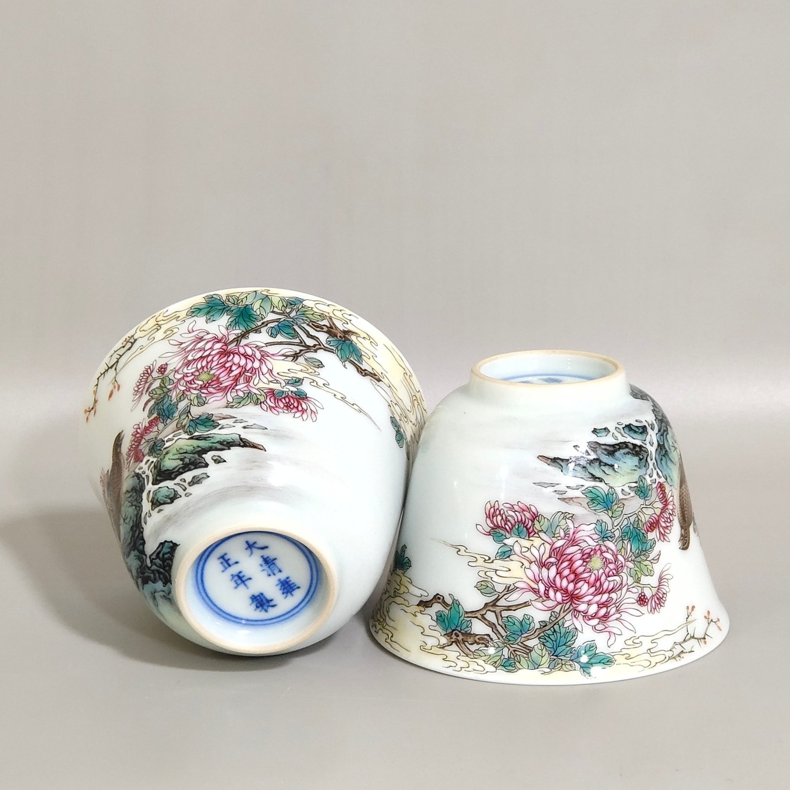 Qing Dynasty Yongzheng’s cup inscribed with poems about living and working in peace