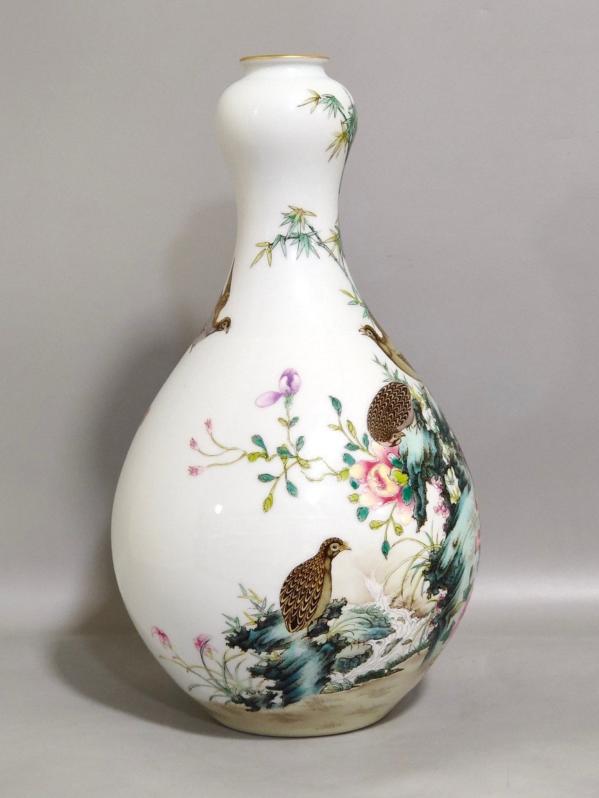 Qing Dynasty Yongzheng A garlic vase with poems about living and working in peace