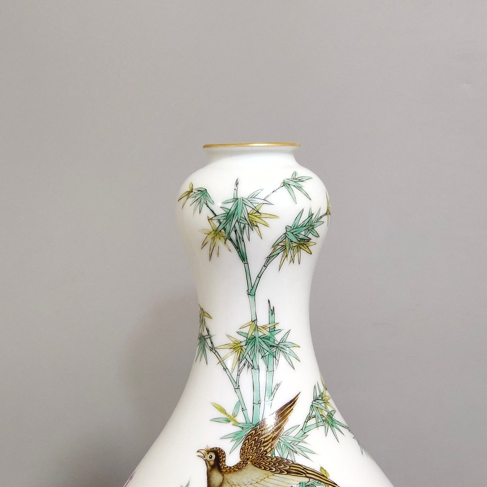 Qing Dynasty Yongzheng A garlic vase with poems about living and working in peace