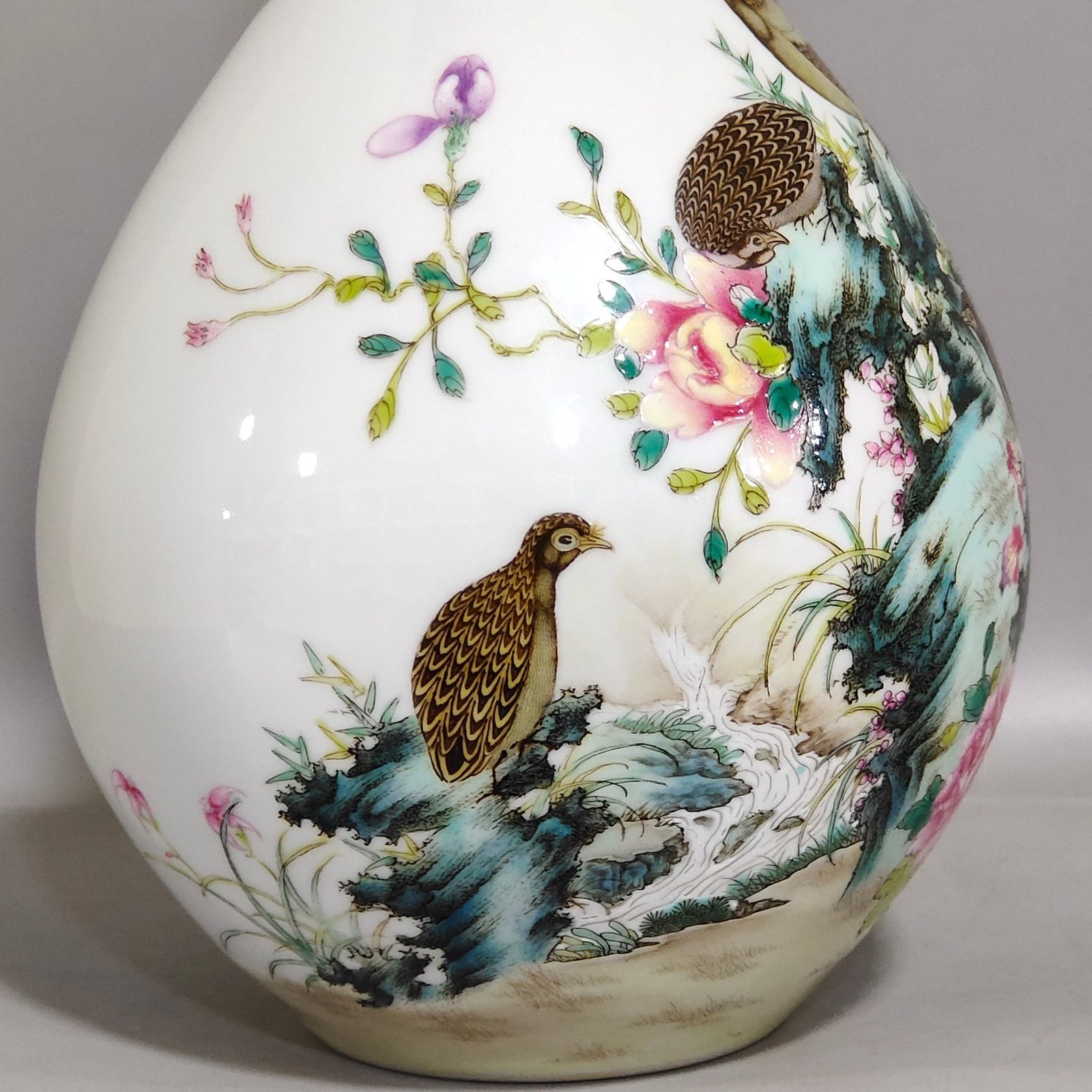 Qing Dynasty Yongzheng A garlic vase with poems about living and working in peace