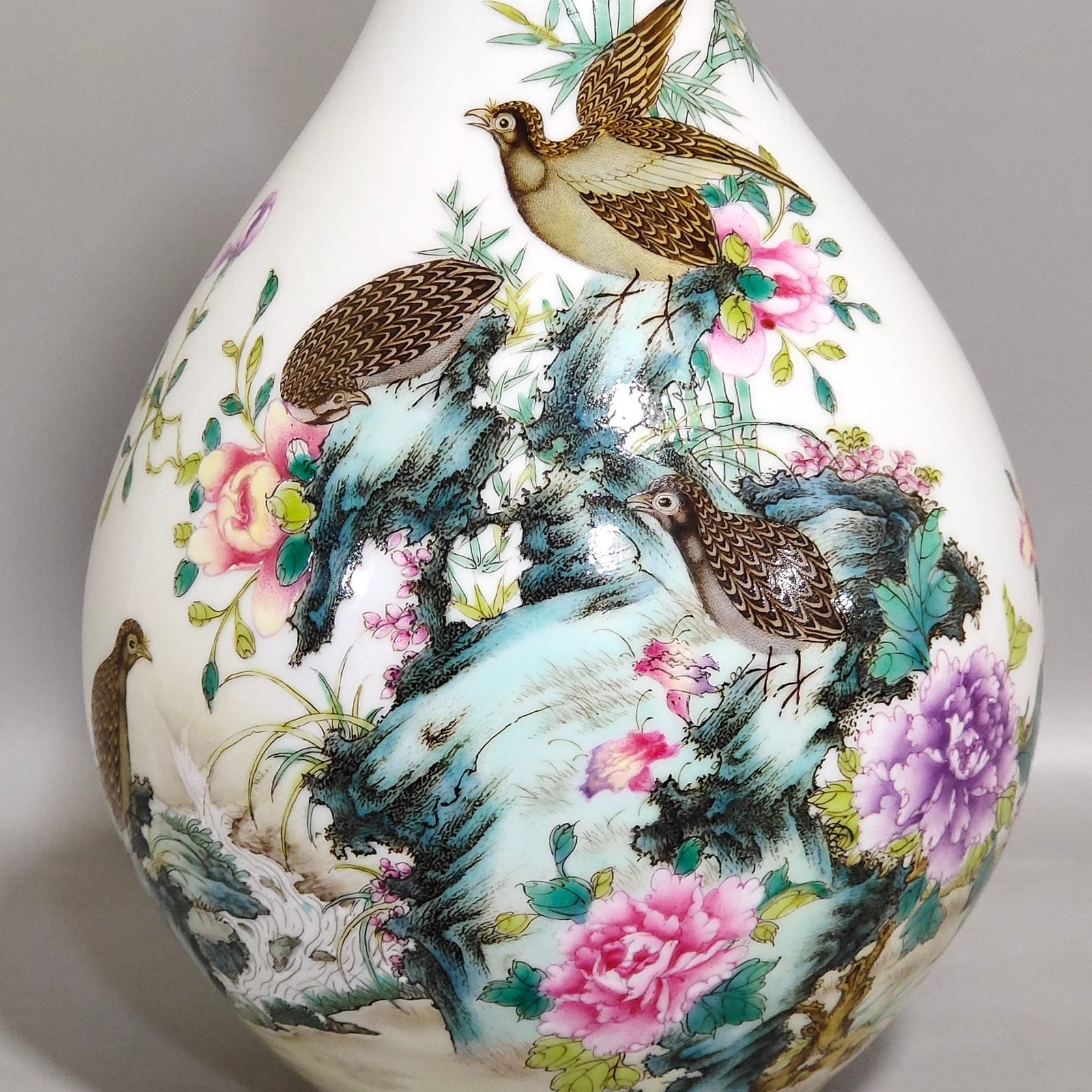 Qing Dynasty Yongzheng A garlic vase with poems about living and working in peace