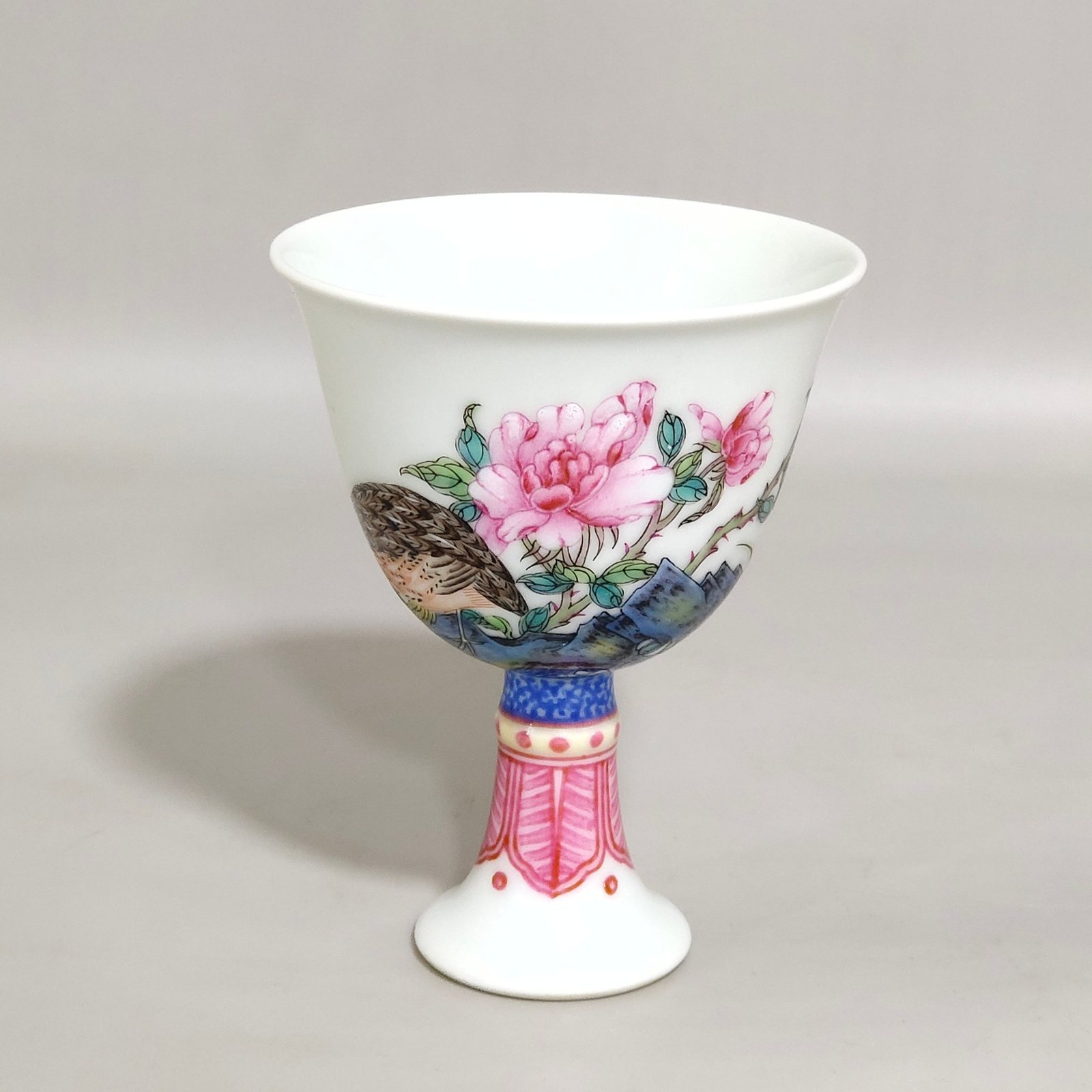 Qing Dynasty Yongzheng’s goblet with poems and poems about living and working in peace