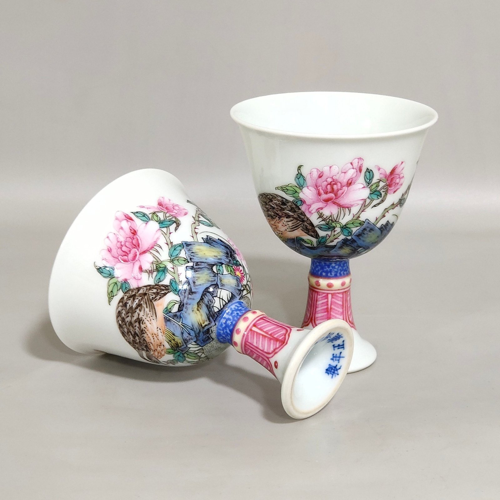 Qing Dynasty Yongzheng’s goblet with poems and poems about living and working in peace