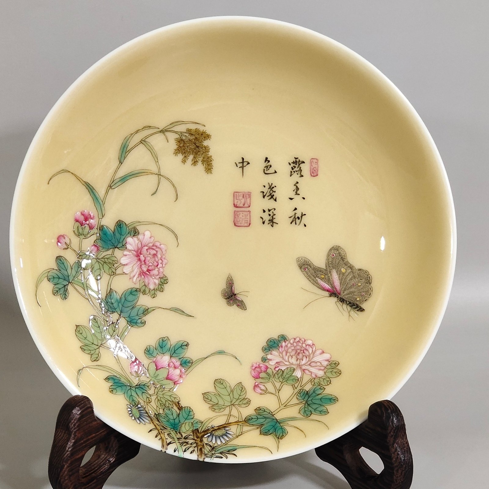 Ming Dynasty Chenghua beige glazed plate with poems and butterflies and flowers on branches
