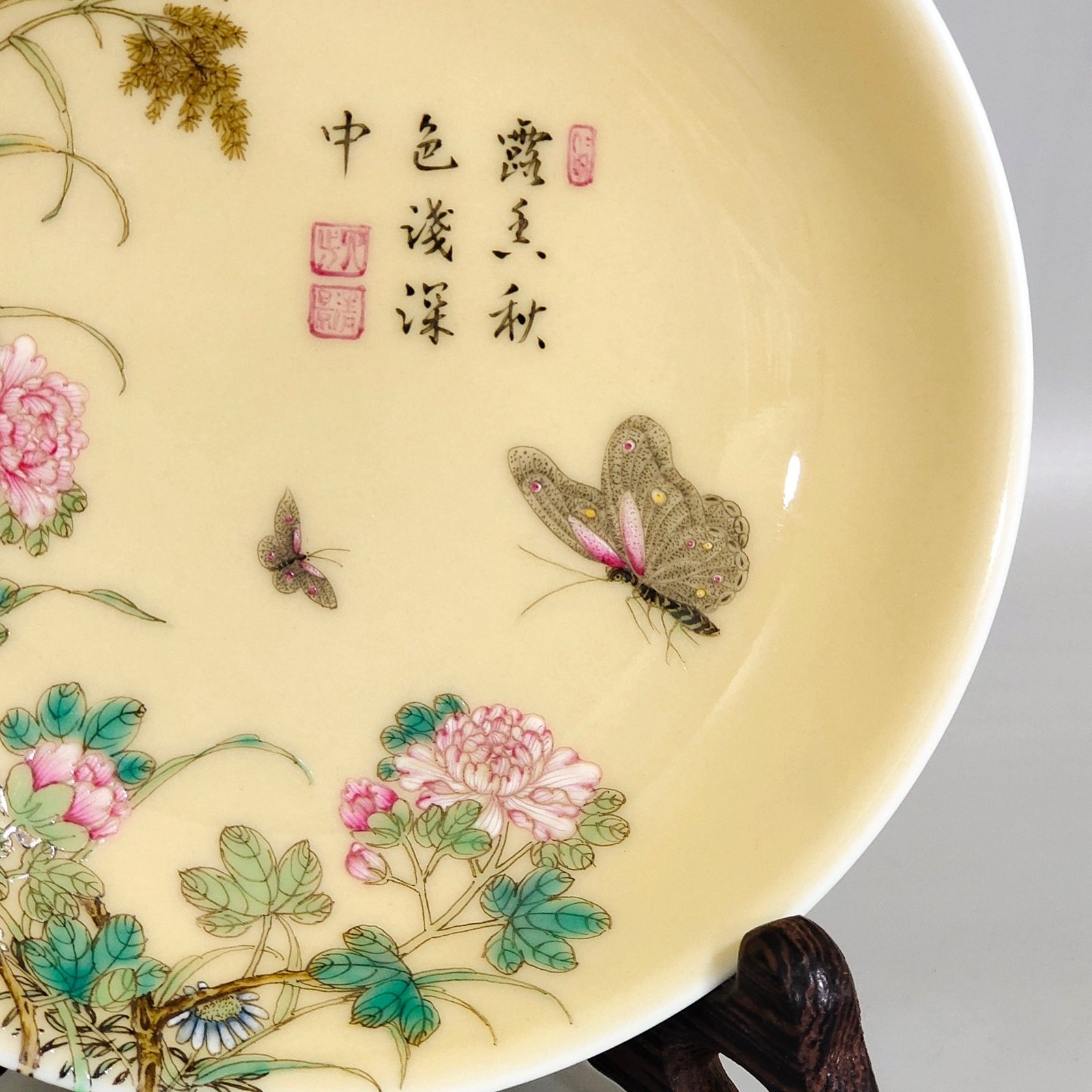 Ming Dynasty Chenghua beige glazed plate with poems and butterflies and flowers on branches