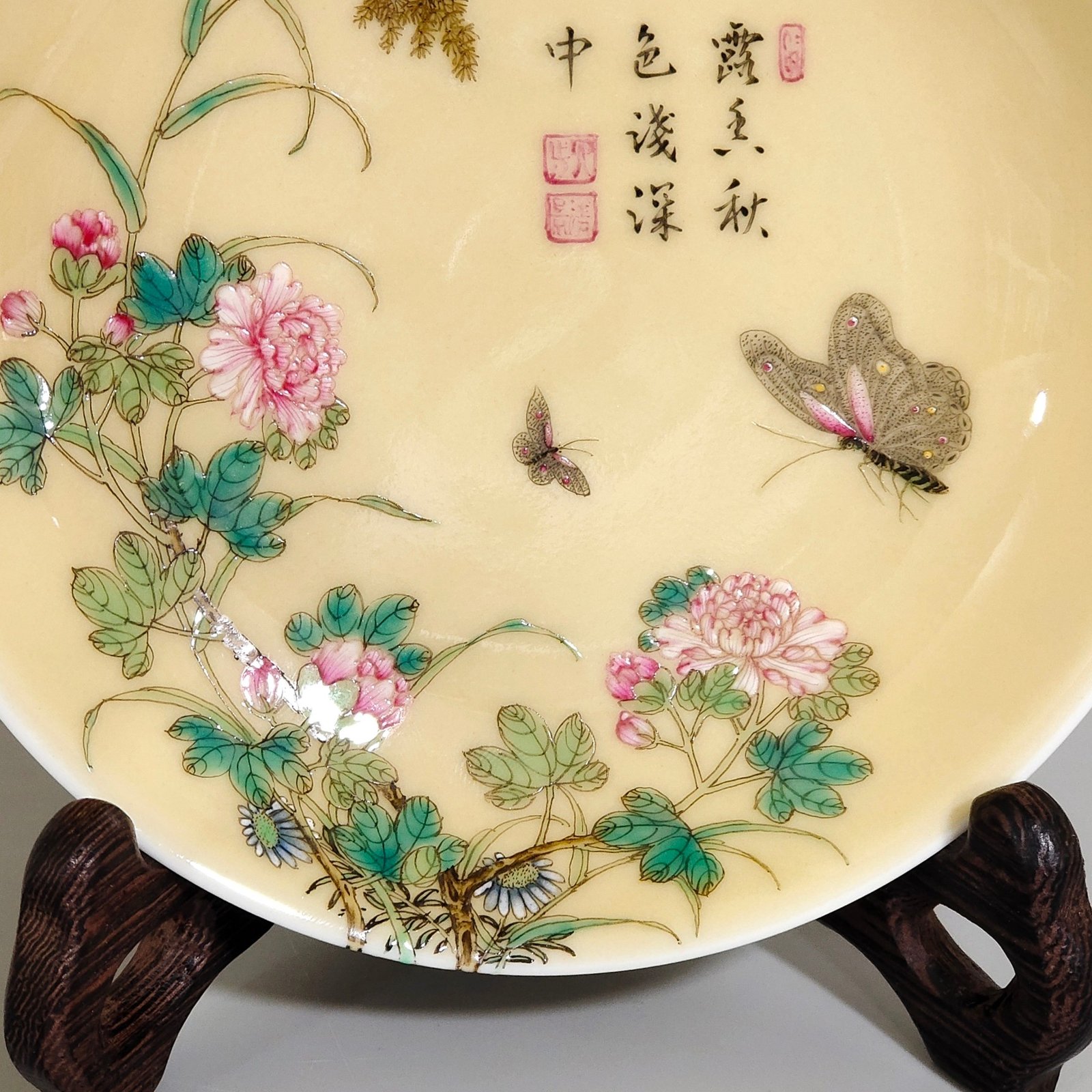 Ming Dynasty Chenghua beige glazed plate with poems and butterflies and flowers on branches