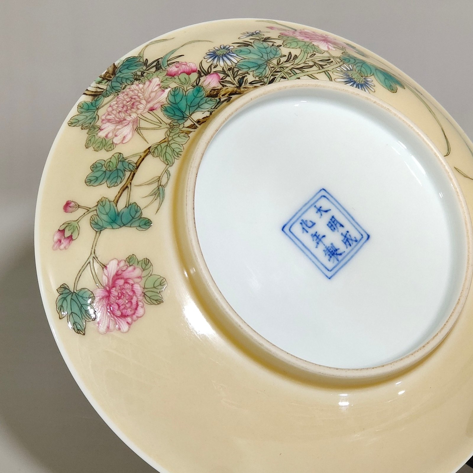 Ming Dynasty Chenghua beige glazed plate with poems and butterflies and flowers on branches