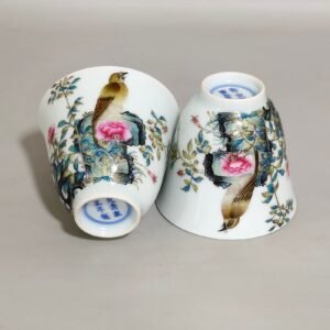 Qing Dynasty Yongzheng wealthy white headed flower and bird poetry cup
