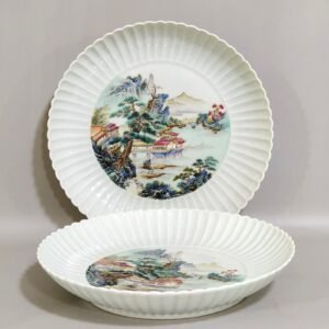 Qing Dynasty Yongzheng landscape chrysanthemum plate