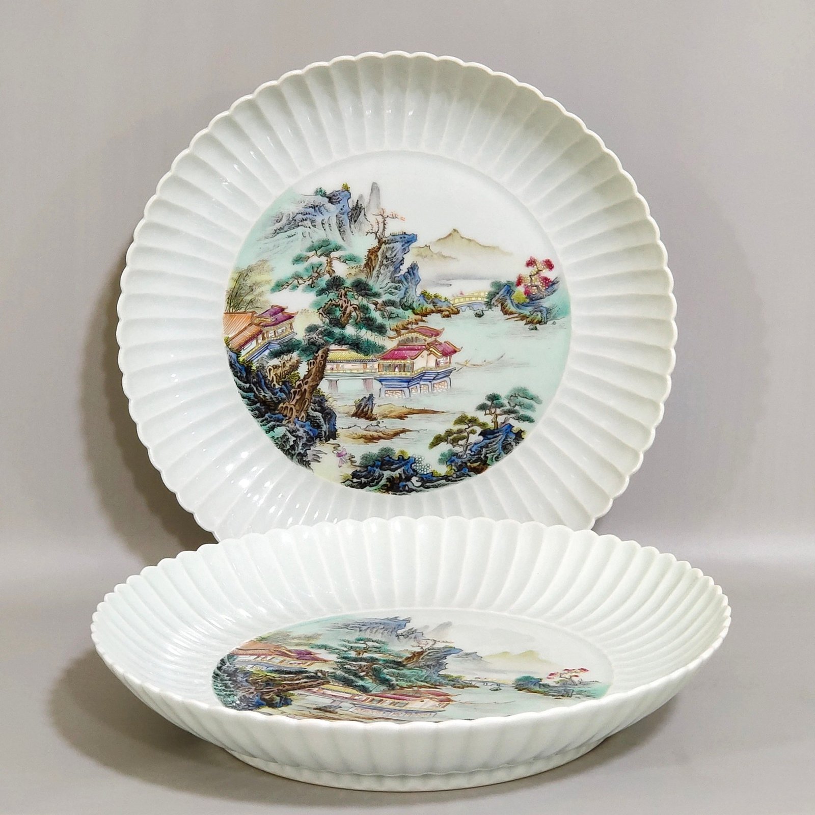 Qing Dynasty Yongzheng landscape chrysanthemum plate