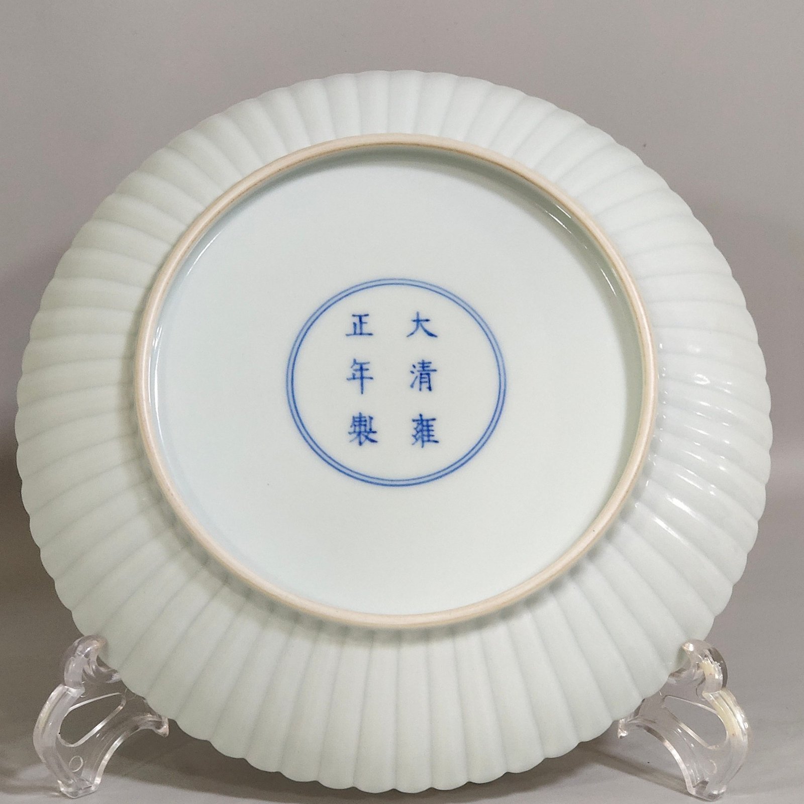 Qing Dynasty Yongzheng landscape chrysanthemum plate