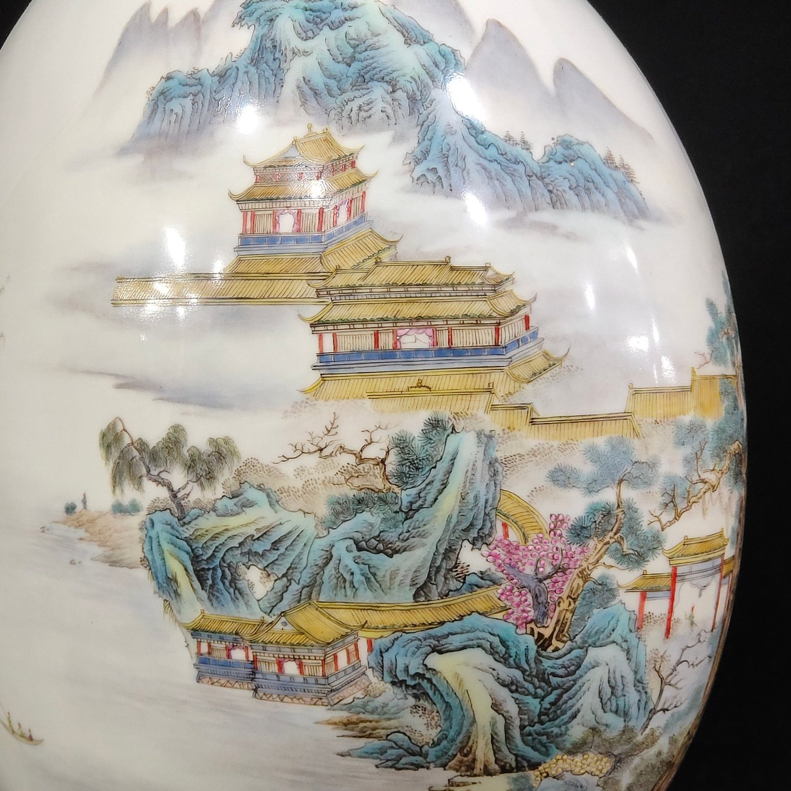 Qing Dynasty Yongzheng landscape attic flat vase